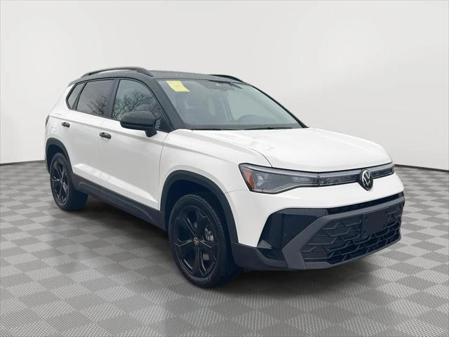 2026 Volkswagen Taos SE Black