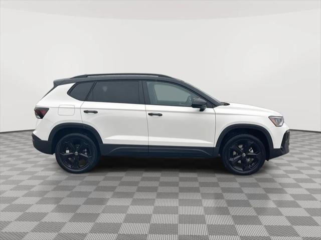 2026 Volkswagen Taos SE Black