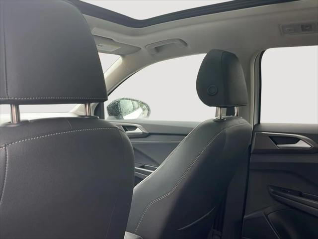 2026 Volkswagen Taos SE Black
