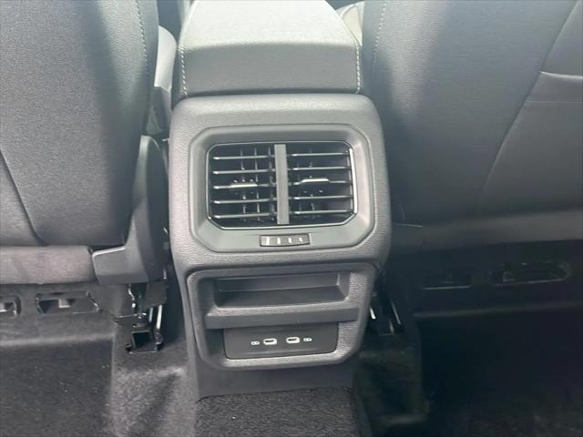 2026 Volkswagen Taos SE Black
