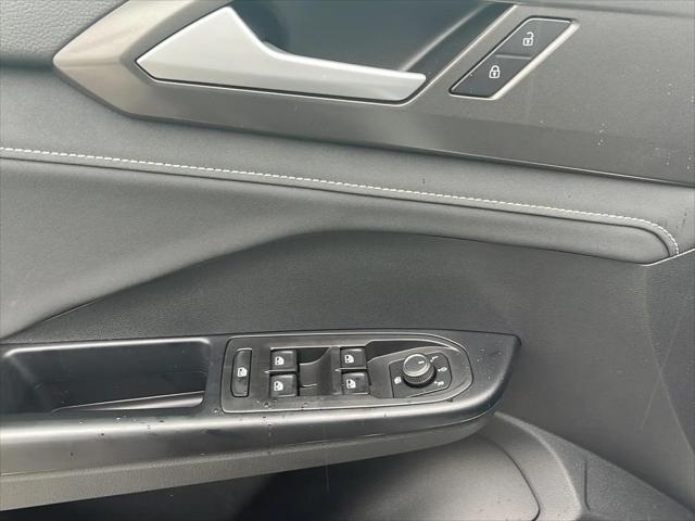 2026 Volkswagen Taos SE Black