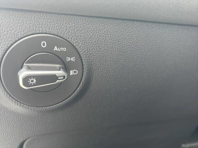 2026 Volkswagen Taos SE Black