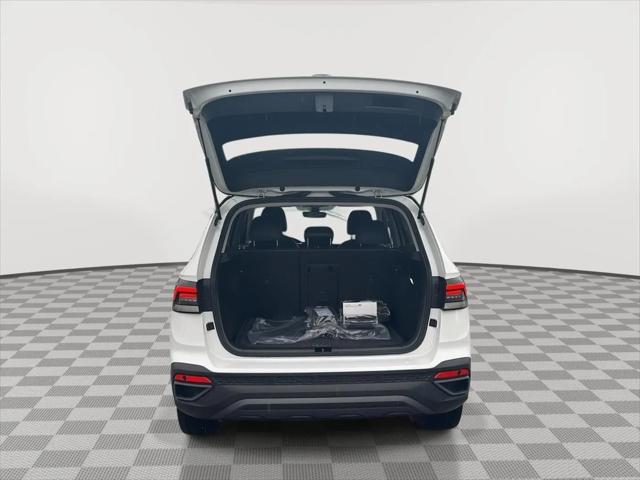 2026 Volkswagen Taos SE Black