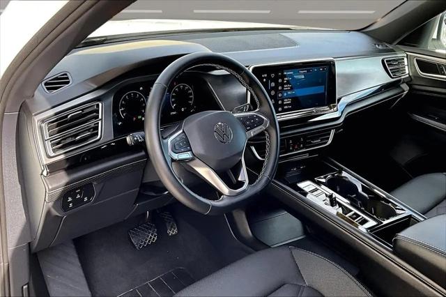 2025 Volkswagen Atlas Cross Sport 2.0T SE w/Technology