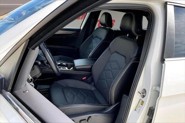 2025 Volkswagen Atlas Cross Sport 2.0T SE w/Technology