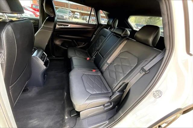 2025 Volkswagen Atlas Cross Sport 2.0T SE w/Technology