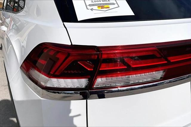 2025 Volkswagen Atlas Cross Sport 2.0T SE w/Technology