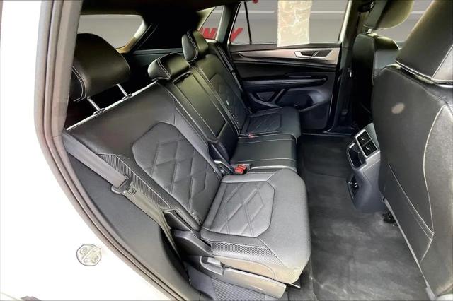 2025 Volkswagen Atlas Cross Sport 2.0T SE w/Technology