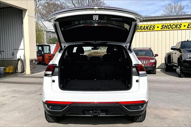 2025 Volkswagen Atlas Cross Sport 2.0T SE w/Technology