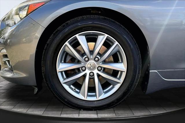 2015 INFINITI Q50 Standard
