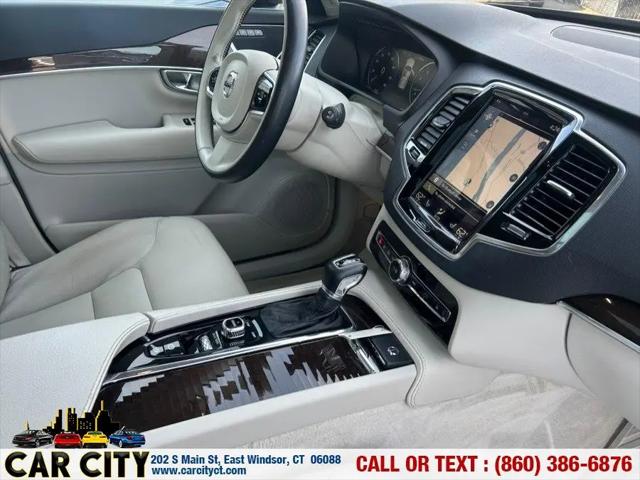 2016 Volvo XC90 T6 Momentum