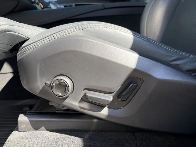 2023 Volvo XC90 Recharge T8 Ultimate Bright Theme 7-Seater