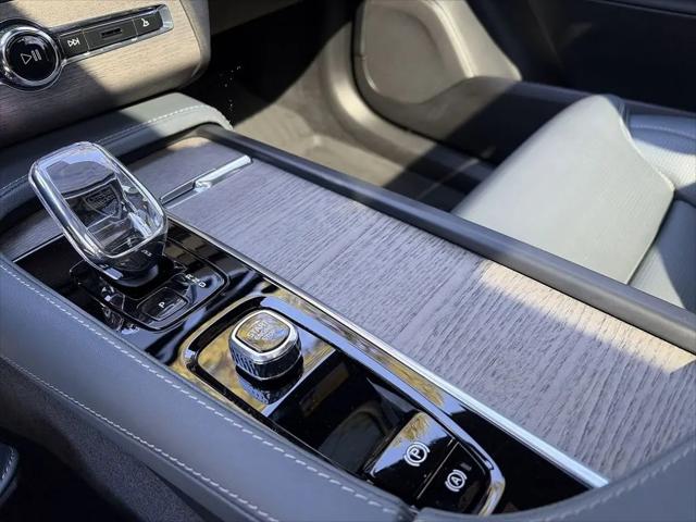 2023 Volvo XC90 Recharge T8 Ultimate Bright Theme 7-Seater
