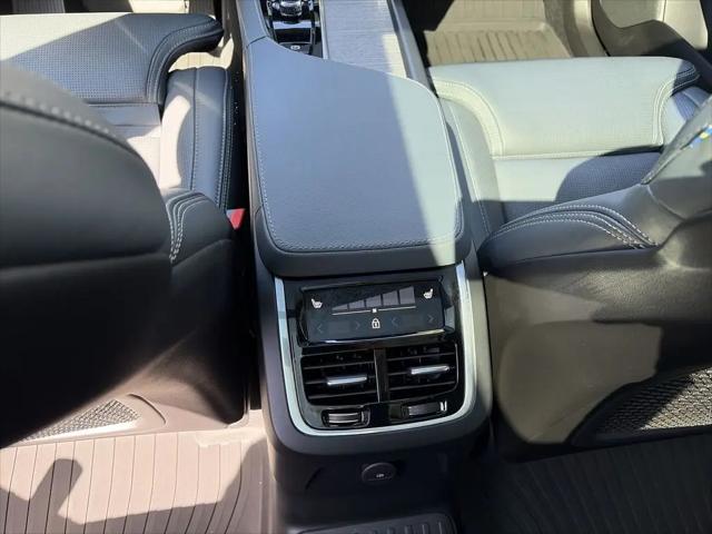2023 Volvo XC90 Recharge T8 Ultimate Bright Theme 7-Seater