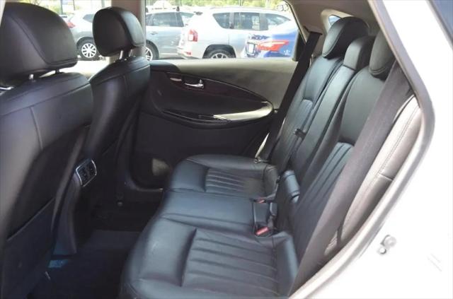 2017 INFINITI QX50 Standard