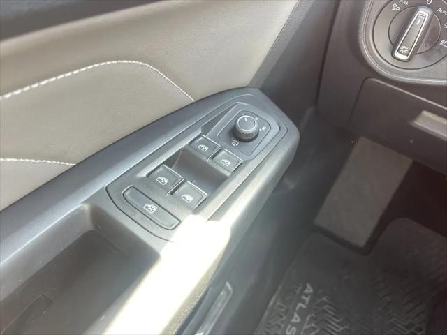 2023 Volkswagen Atlas Cross Sport 3.6L V6 SEL Premium R-Line
