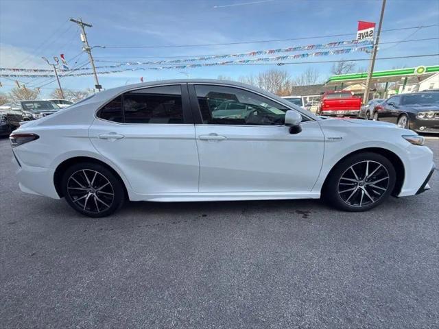 2021 Toyota Camry SE Hybrid