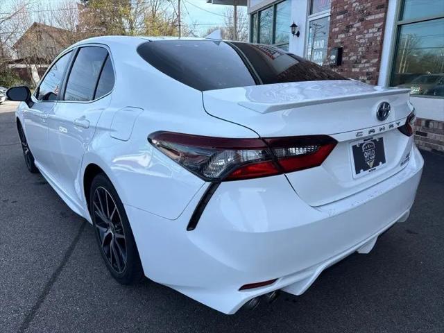 2021 Toyota Camry SE Hybrid