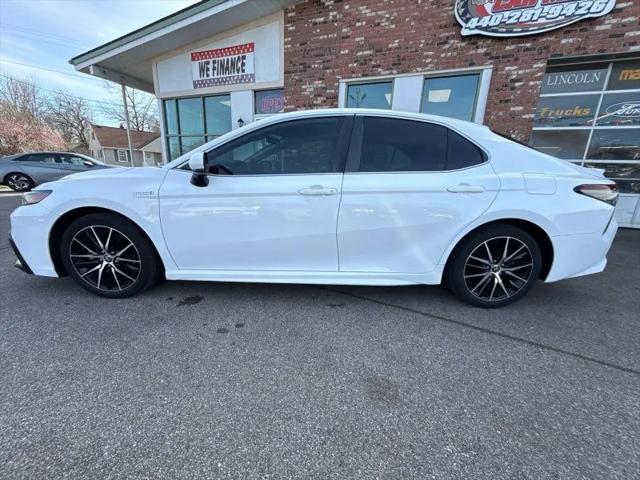 2021 Toyota Camry SE Hybrid