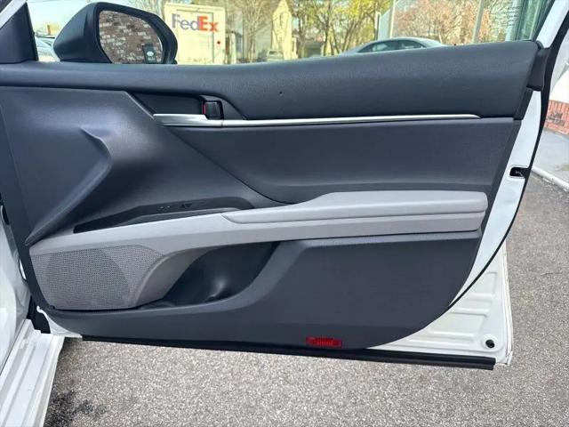 2021 Toyota Camry SE Hybrid