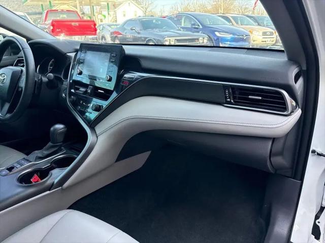 2021 Toyota Camry SE Hybrid