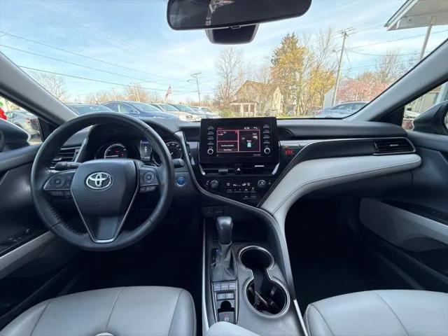 2021 Toyota Camry SE Hybrid