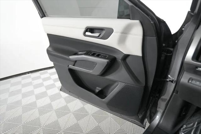 2024 Nissan Pathfinder SL FWD