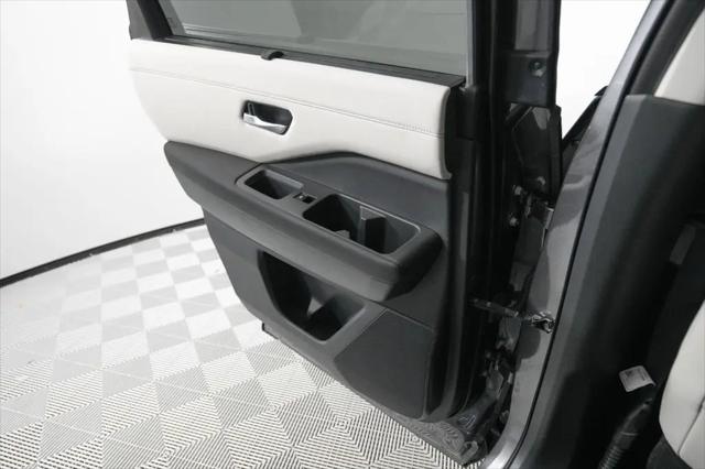2024 Nissan Pathfinder SL FWD