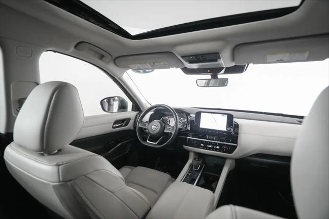 2024 Nissan Pathfinder SL FWD