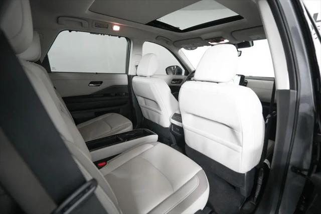 2024 Nissan Pathfinder SL FWD
