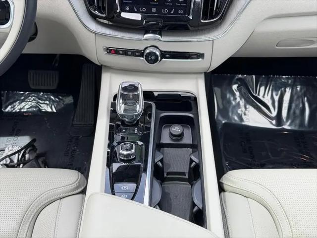 2023 Volvo XC60 B5 Ultimate Bright Theme