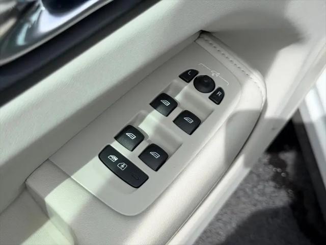 2023 Volvo XC60 B5 Ultimate Bright Theme