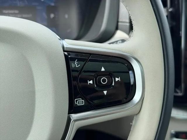 2023 Volvo XC60 B5 Ultimate Bright Theme