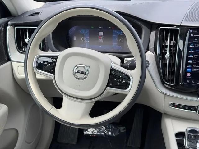 2023 Volvo XC60 B5 Ultimate Bright Theme