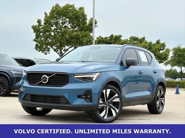 2023 Volvo XC40 B5 Ultimate Dark Theme
