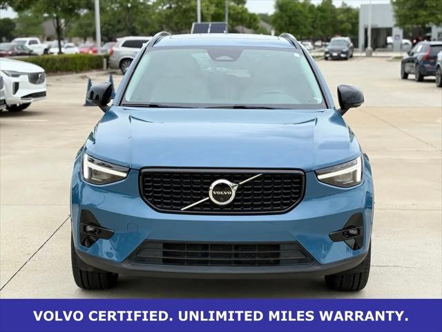 2023 Volvo XC40 B5 Ultimate Dark Theme