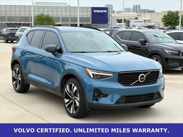 2023 Volvo XC40 B5 Ultimate Dark Theme