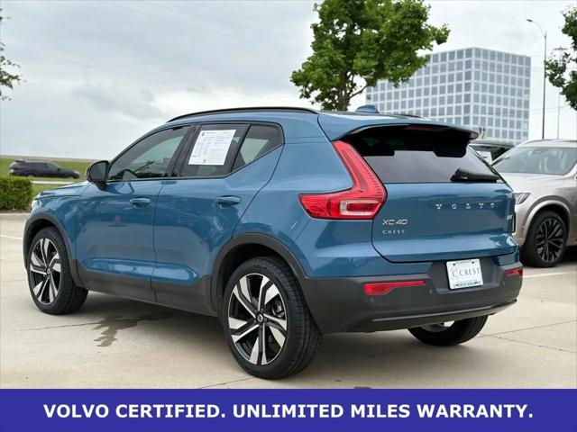 2023 Volvo XC40 B5 Ultimate Dark Theme