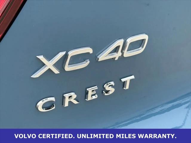 2023 Volvo XC40 B5 Ultimate Dark Theme