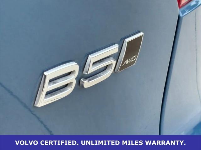 2023 Volvo XC40 B5 Ultimate Dark Theme