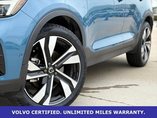 2023 Volvo XC40 B5 Ultimate Dark Theme
