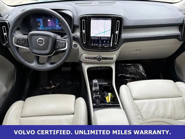 2023 Volvo XC40 B5 Ultimate Dark Theme