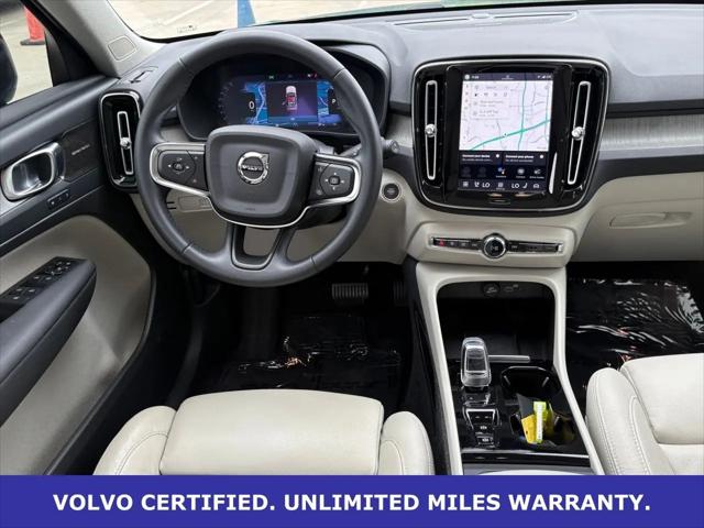 2023 Volvo XC40 B5 Ultimate Dark Theme