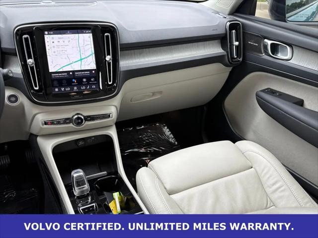 2023 Volvo XC40 B5 Ultimate Dark Theme