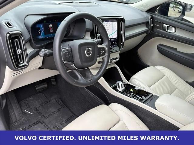 2023 Volvo XC40 B5 Ultimate Dark Theme
