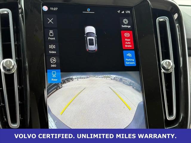 2023 Volvo XC40 B5 Ultimate Dark Theme
