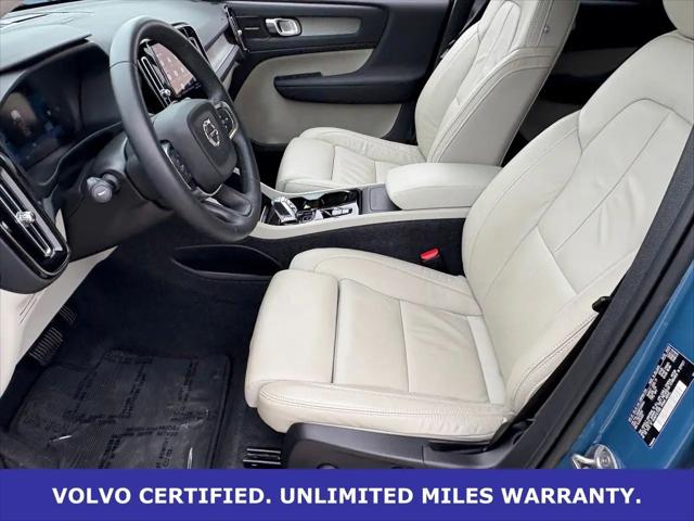 2023 Volvo XC40 B5 Ultimate Dark Theme