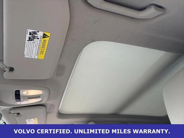 2023 Volvo XC40 B5 Ultimate Dark Theme