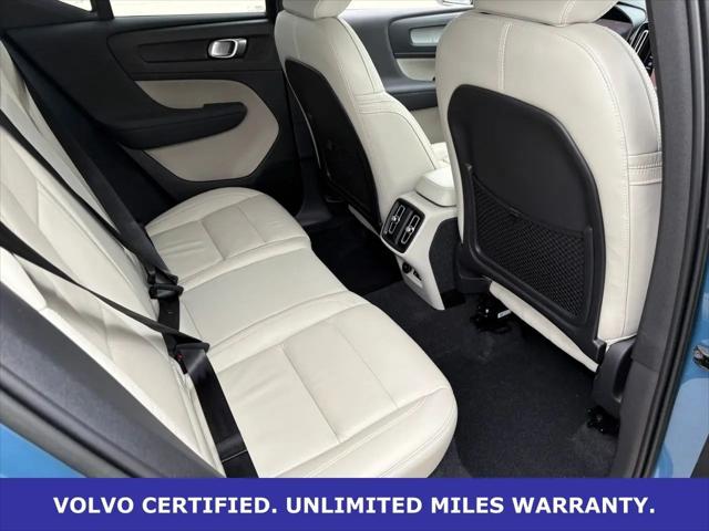 2023 Volvo XC40 B5 Ultimate Dark Theme