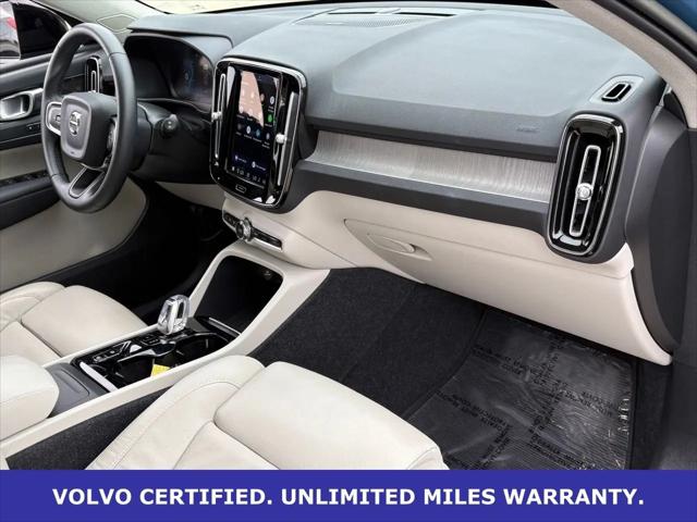 2023 Volvo XC40 B5 Ultimate Dark Theme